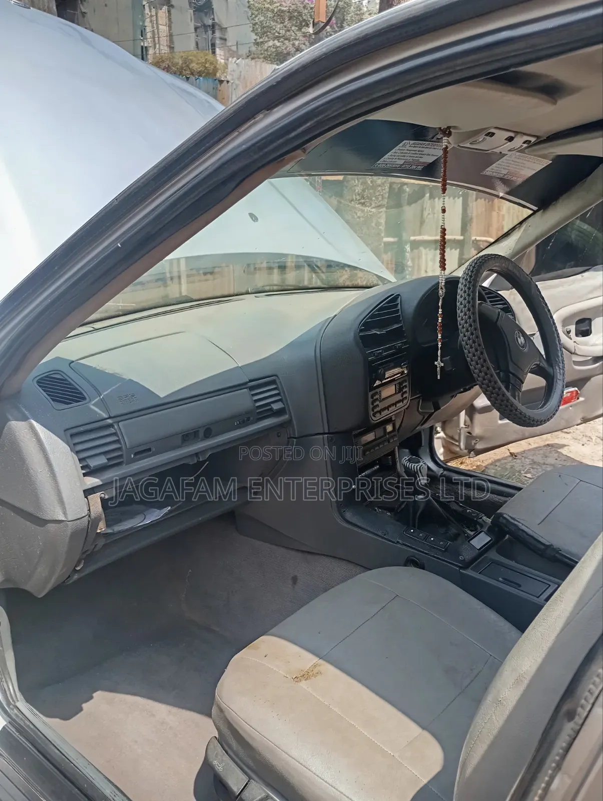 BMW 320i Sedan RWD 1999 Silver
