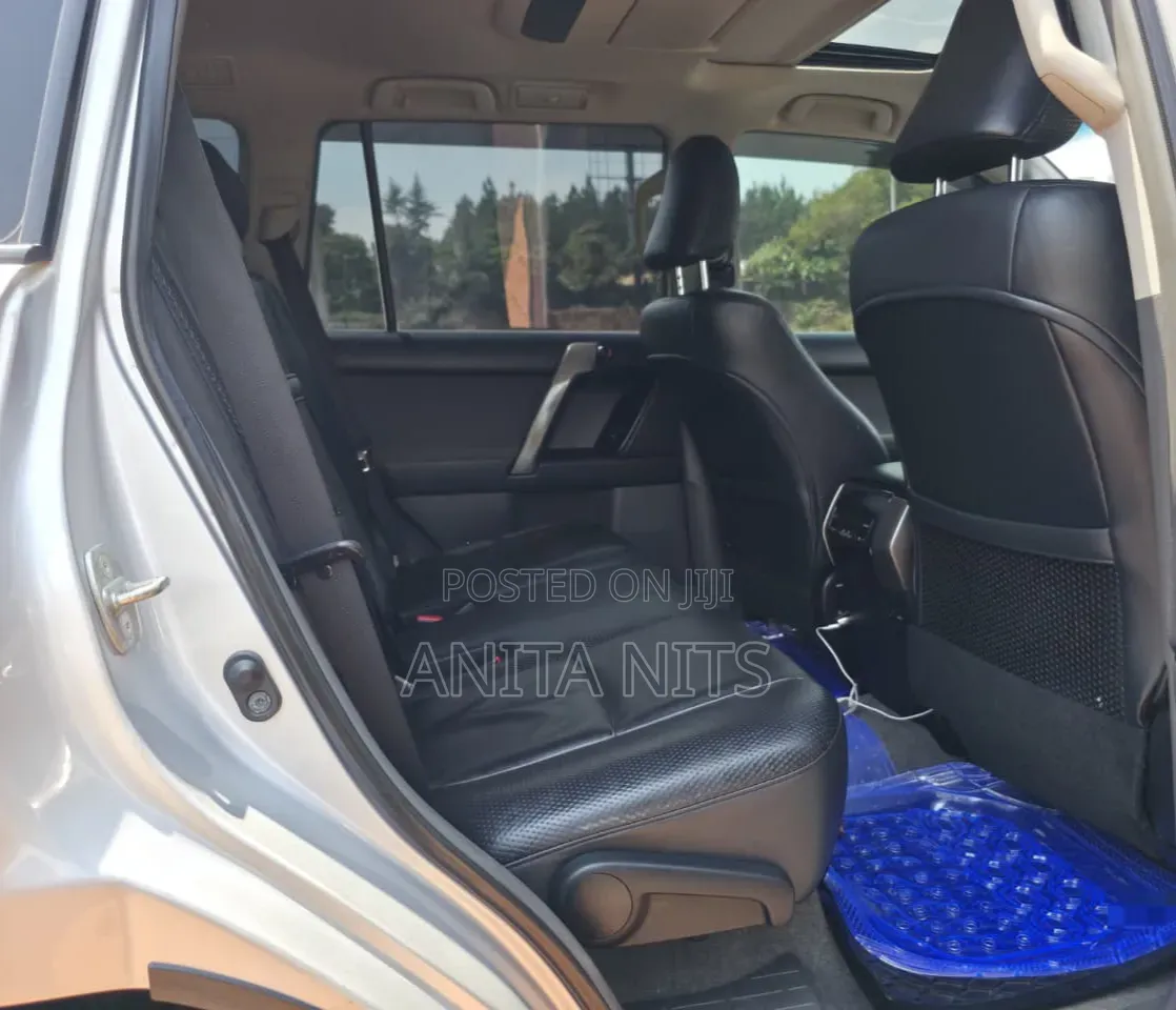 Toyota Land Cruiser 2012 Silver