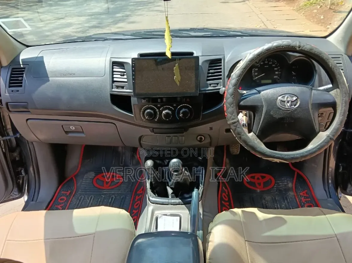 Toyota Hilux 2014 Gray