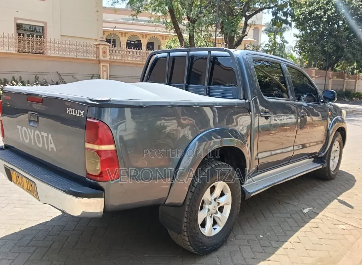 Toyota Hilux 2014 Gray