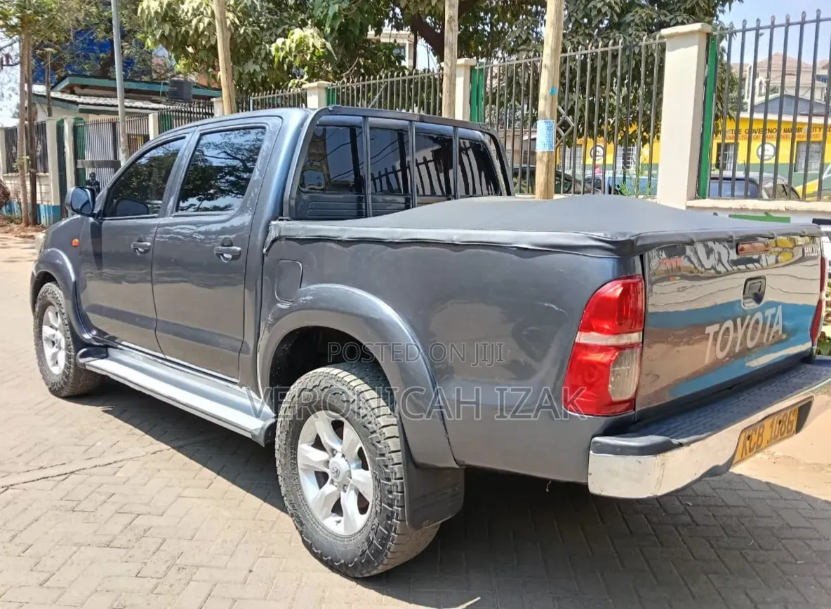Toyota Hilux 2014 Gray
