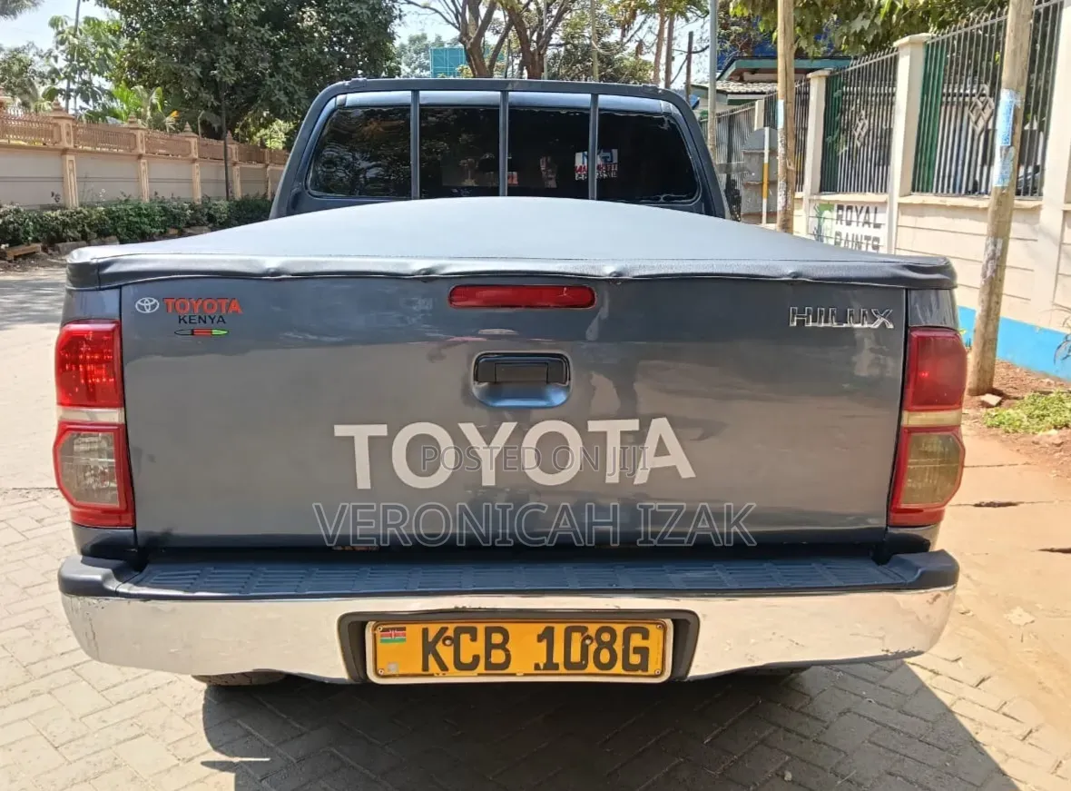 Toyota Hilux 2014 Gray