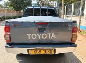Toyota Hilux 2014 Gray