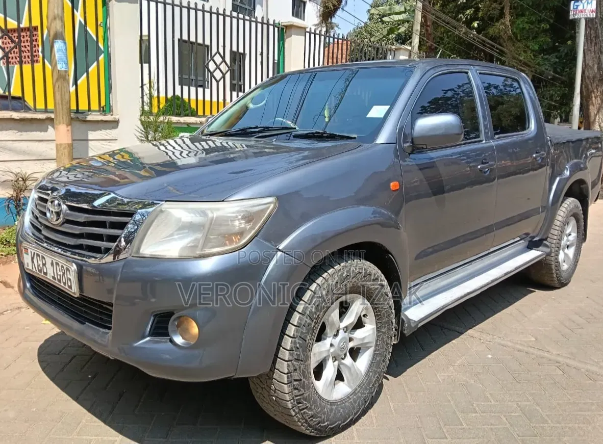 Toyota Hilux 2014 Gray