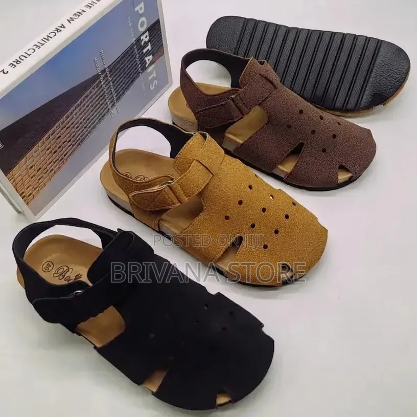 Men's Closed-Toe Suede Sandals / Breathable Outdoor Summer Shoes