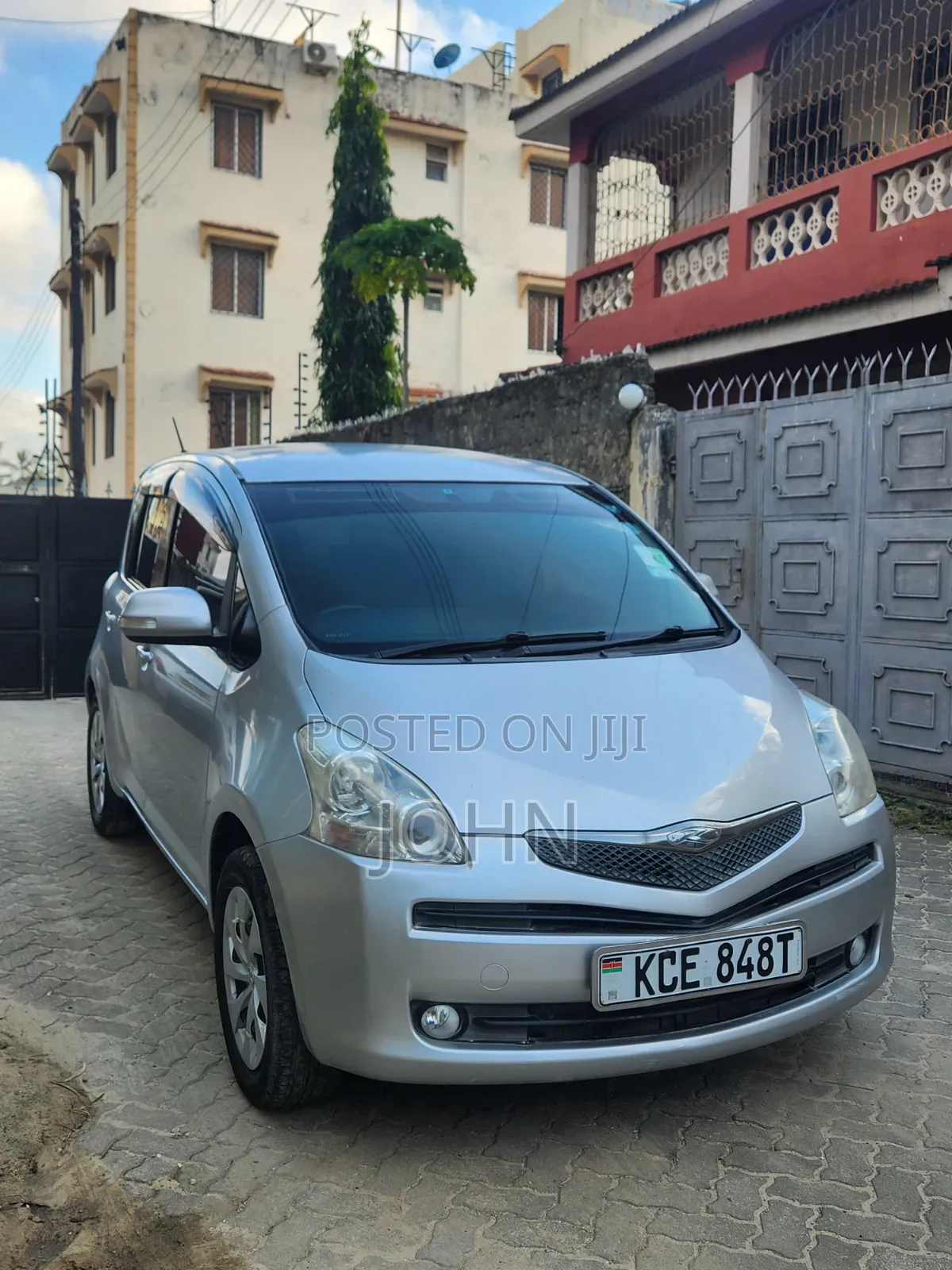 Toyota Ractis 2009 Silver