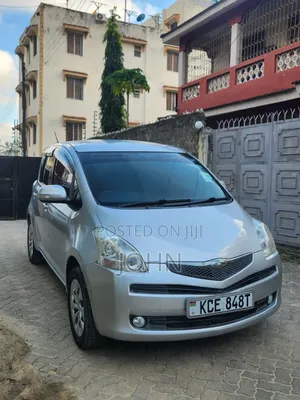 Toyota Ractis 2009 Silver