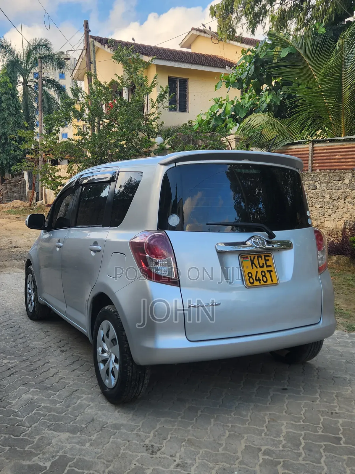 Toyota Ractis 2009 Silver
