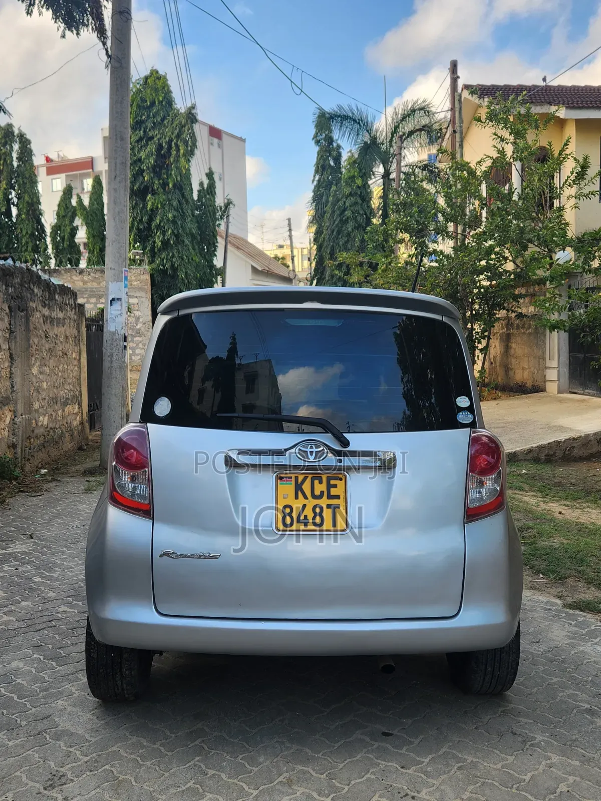 Toyota Ractis 2009 Silver