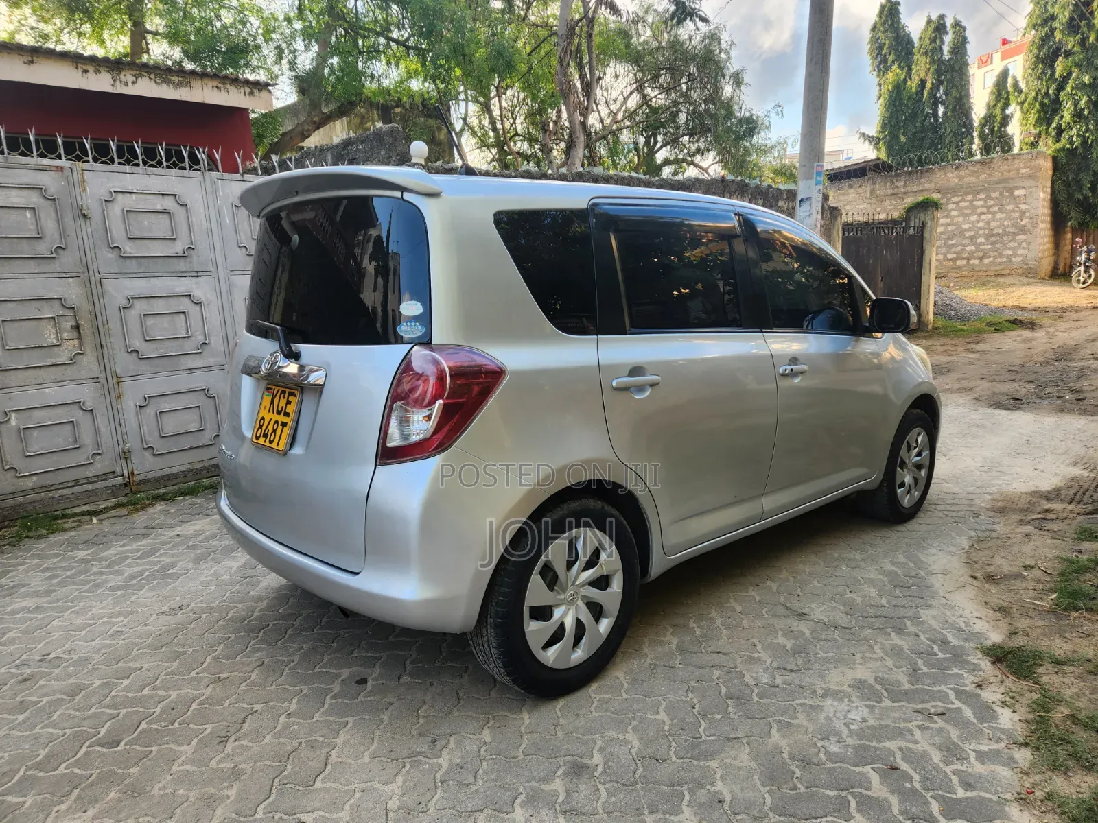 Toyota Ractis 2009 Silver