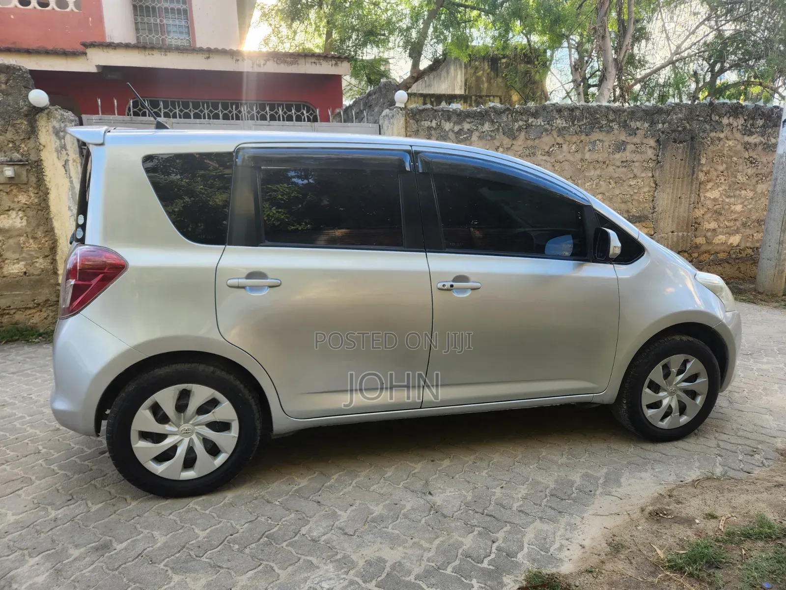 Toyota Ractis 2009 Silver