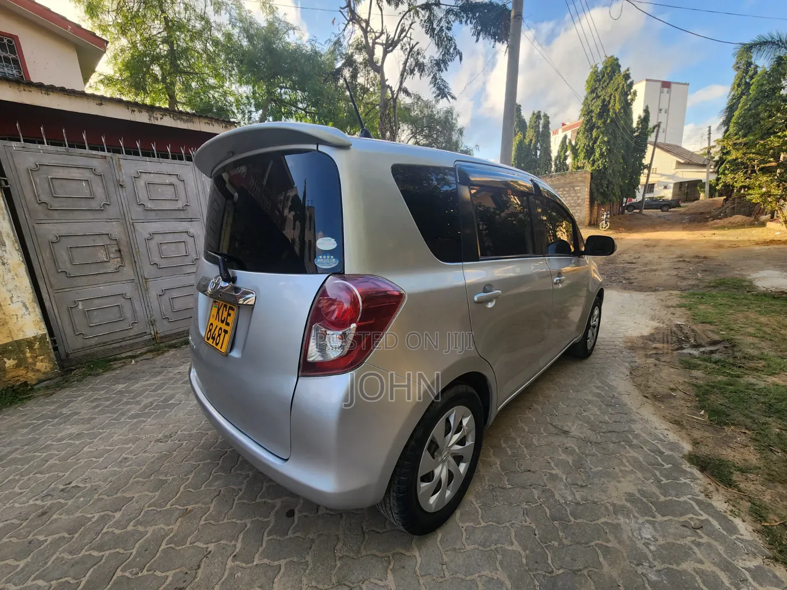 Toyota Ractis 2009 Silver