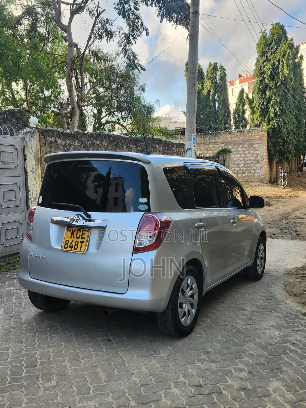 Toyota Ractis 2009 Silver