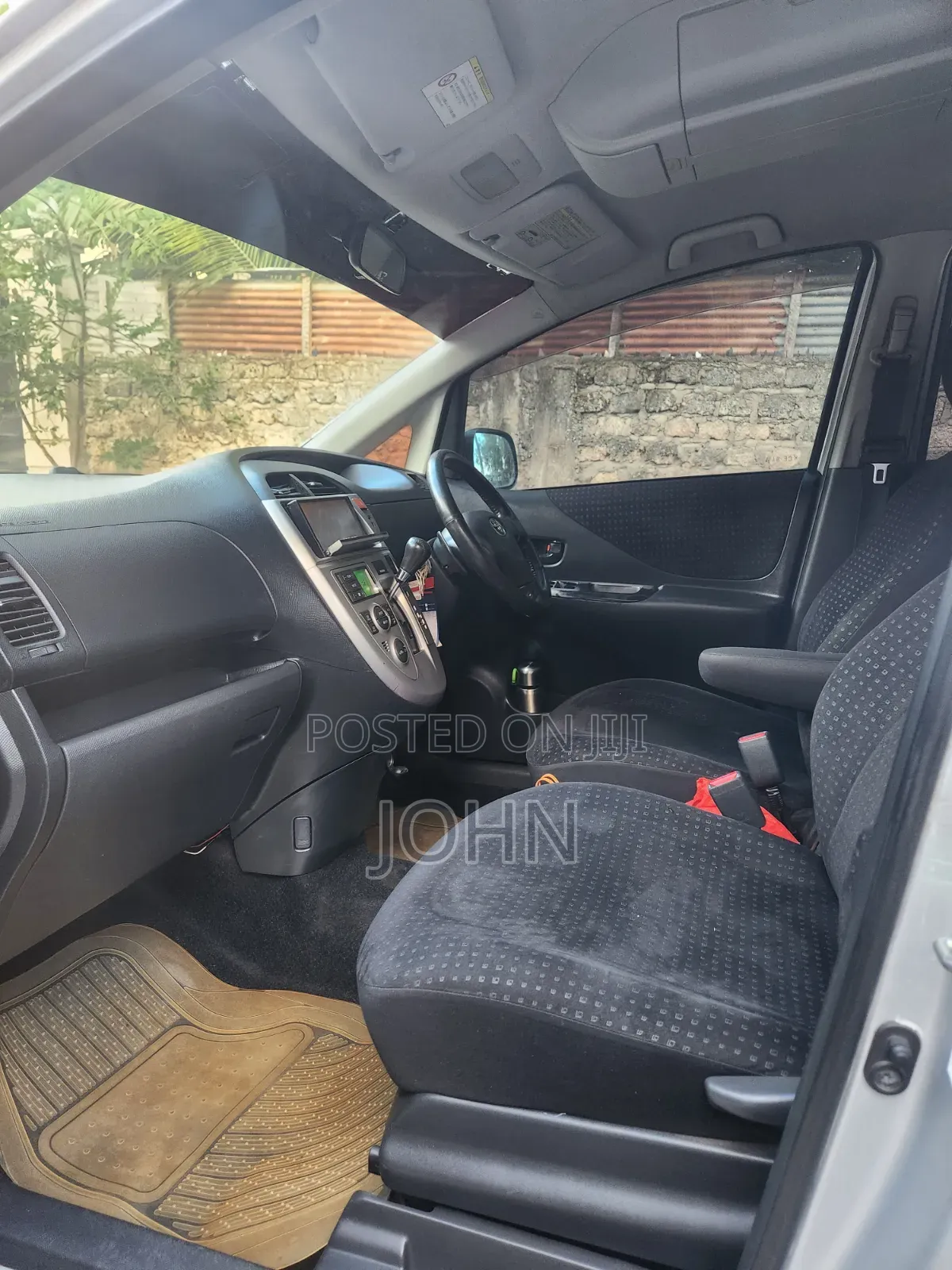 Toyota Ractis 2009 Silver