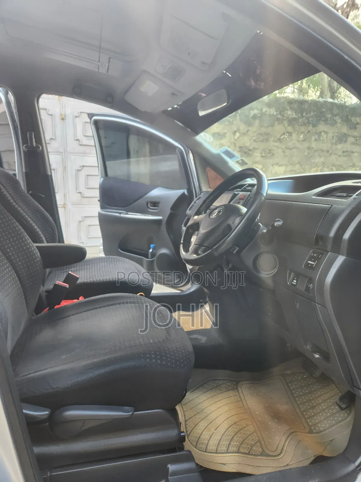 Toyota Ractis 2009 Silver