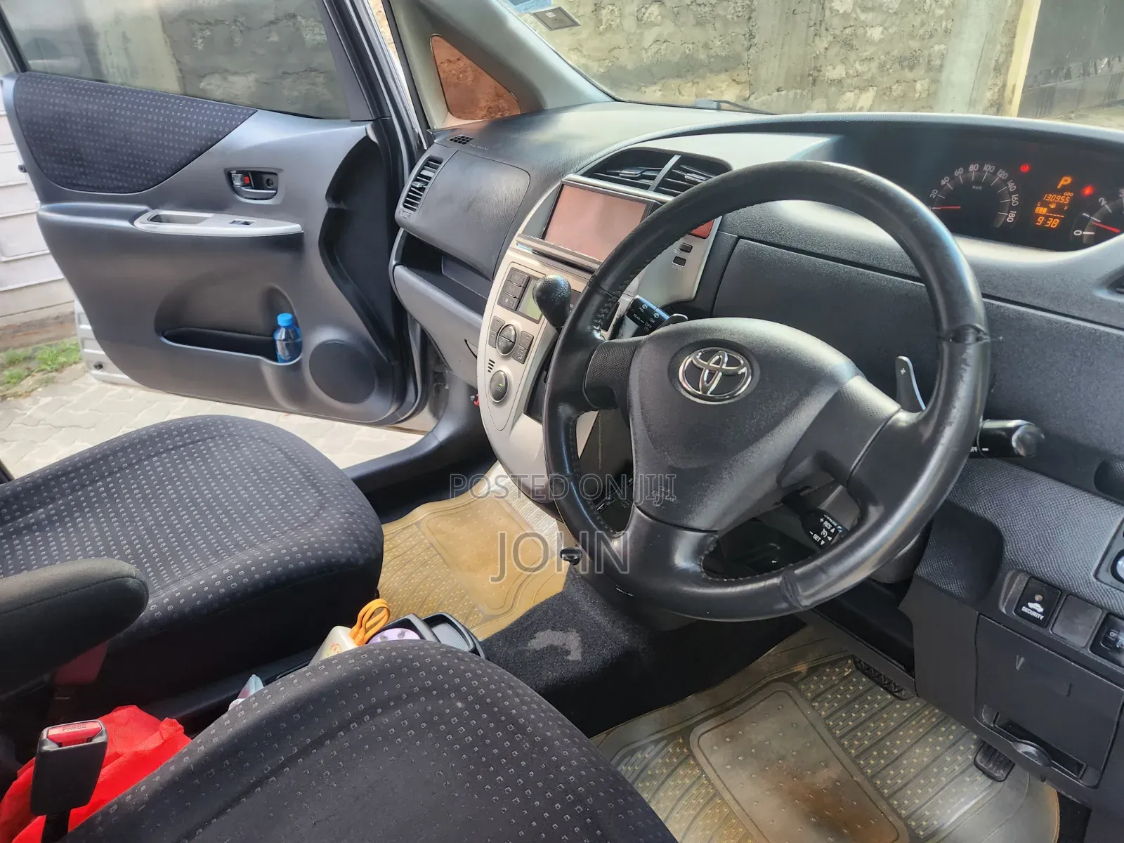 Toyota Ractis 2009 Silver