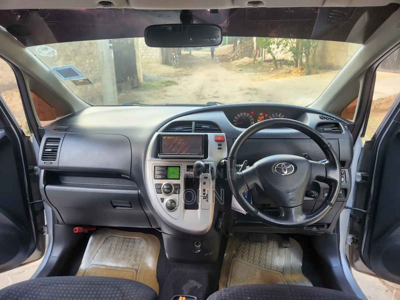 Toyota Ractis 2009 Silver