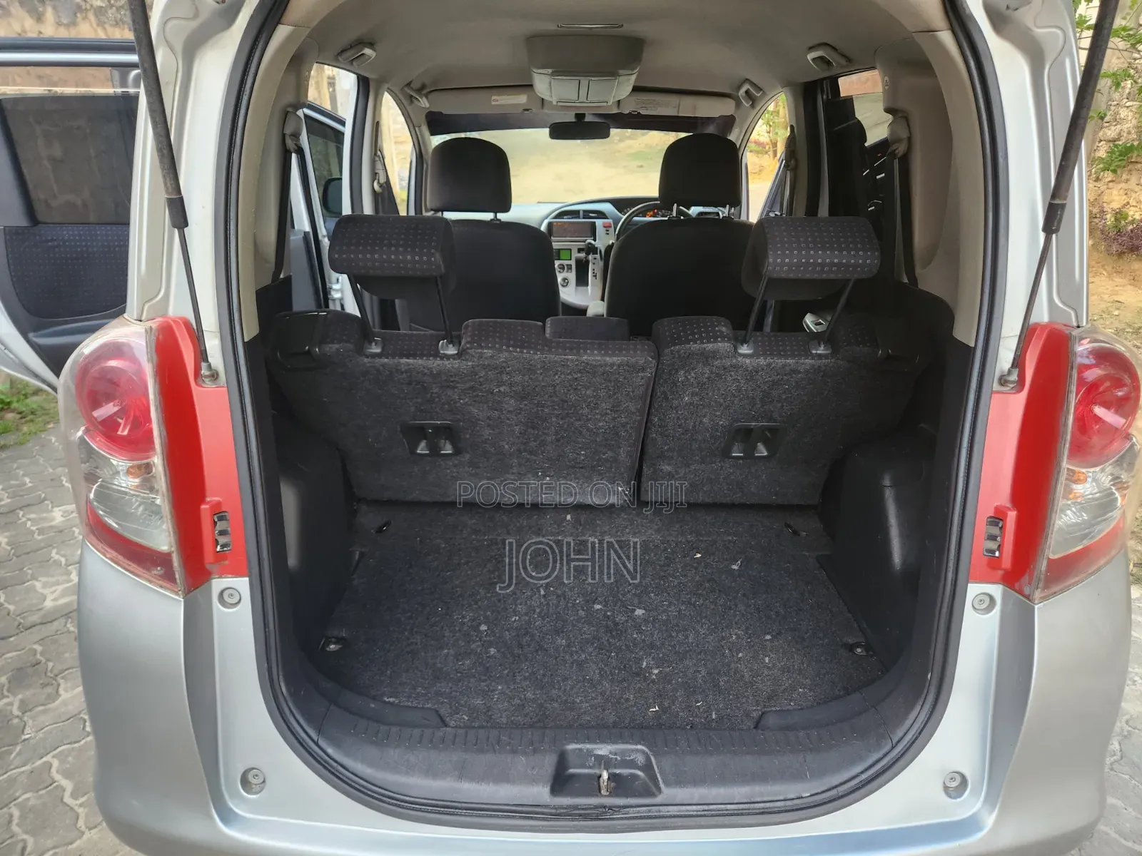Toyota Ractis 2009 Silver