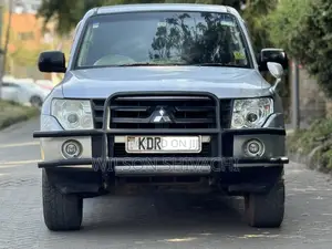 Mitsubishi Pajero 2010 Silver
