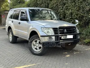 Mitsubishi Pajero 2010 Silver
