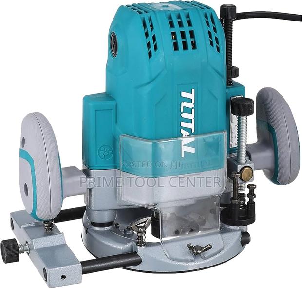 TOTAL TR111216 Router 1600W