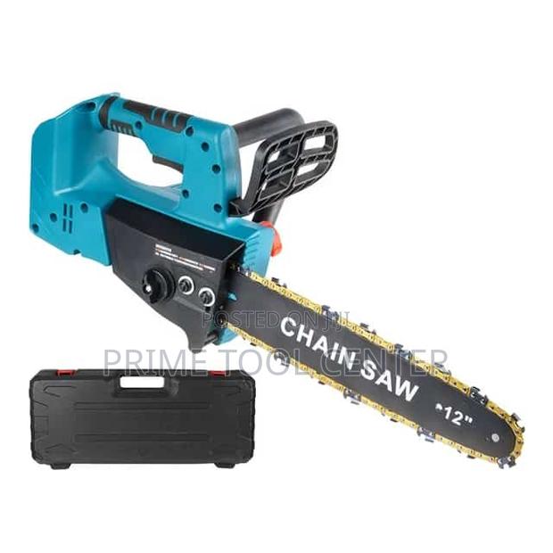 Powerful 12″ cordless chain saw