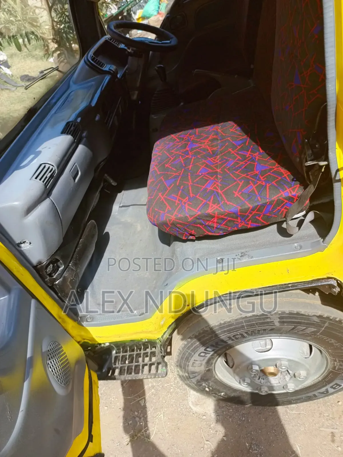 Isuzu NQR 2015 Yellow