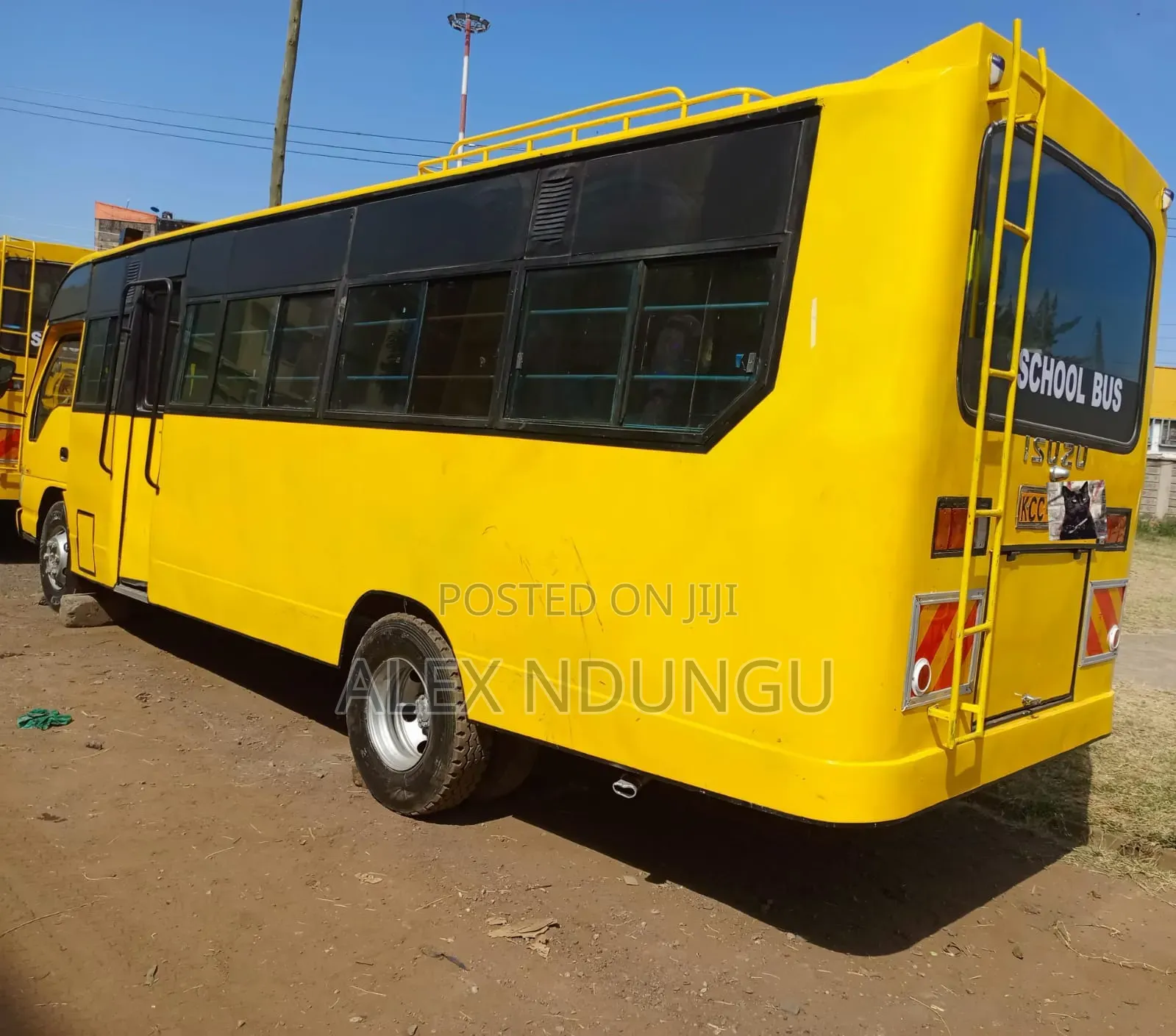 Isuzu NQR 2015 Yellow