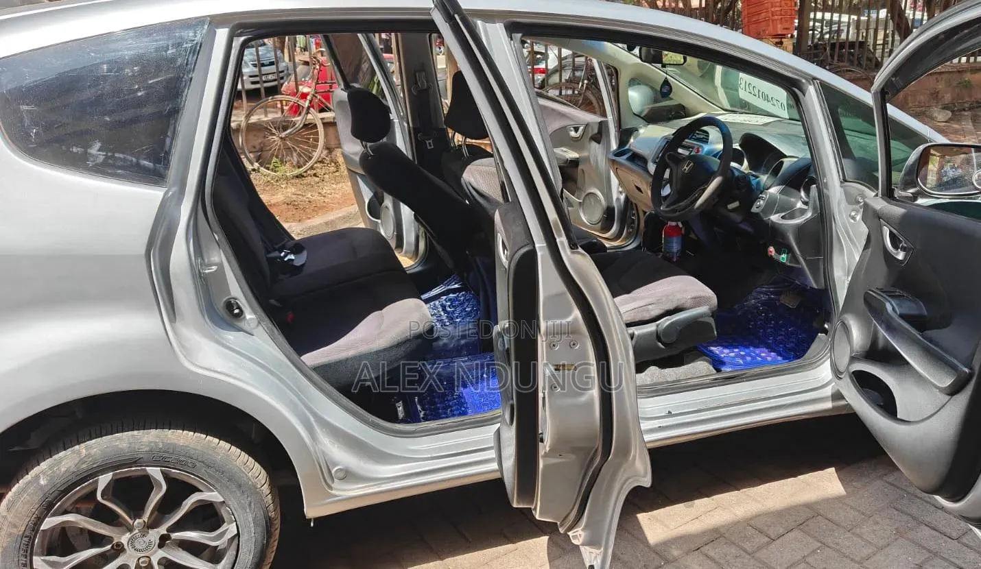Honda Fit 2012 Silver