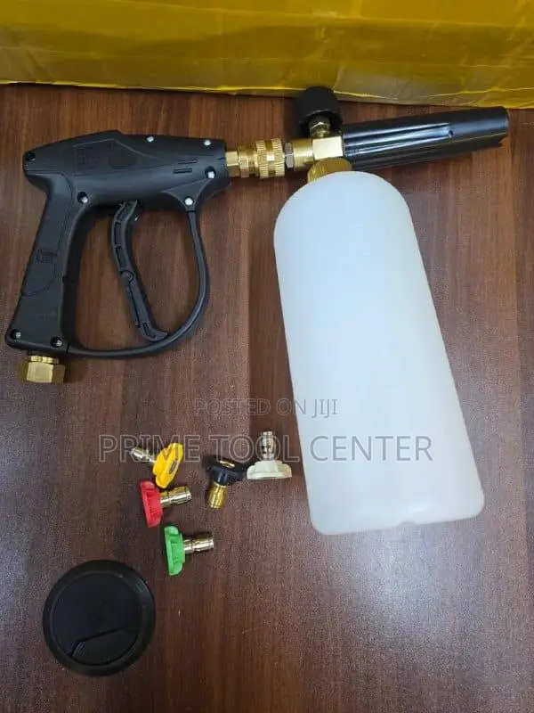 Foam gun with alternating nozzles