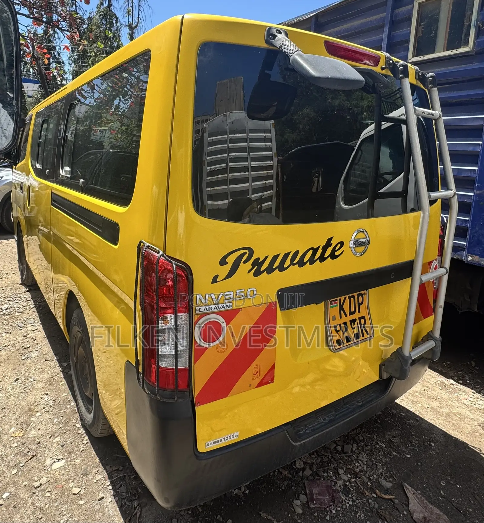 Nissan Caravan (Urvan) 2016 Yellow