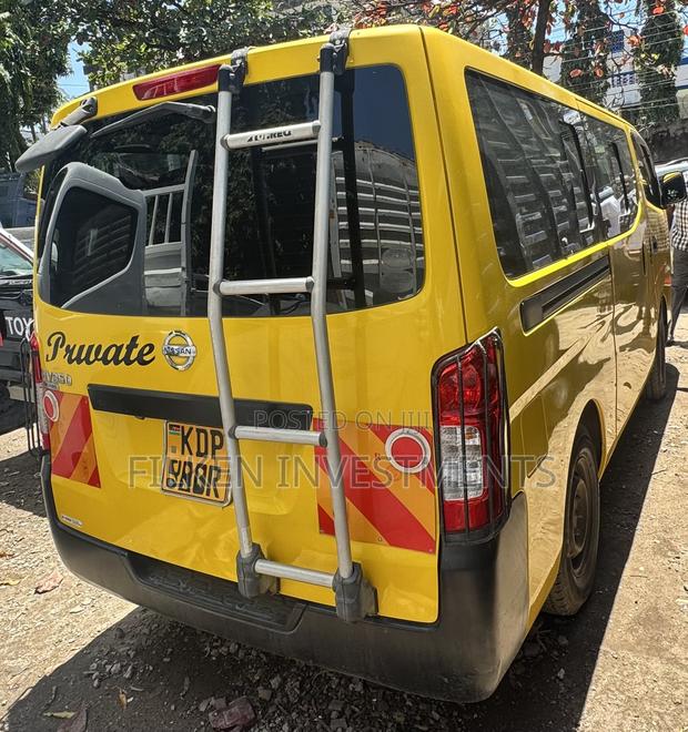 Nissan Caravan (Urvan) 2016 Yellow - thumbnail 2