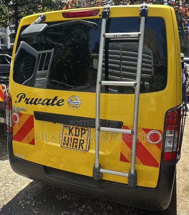 Nissan Caravan (Urvan) 2016 Yellow - thumbnail 5