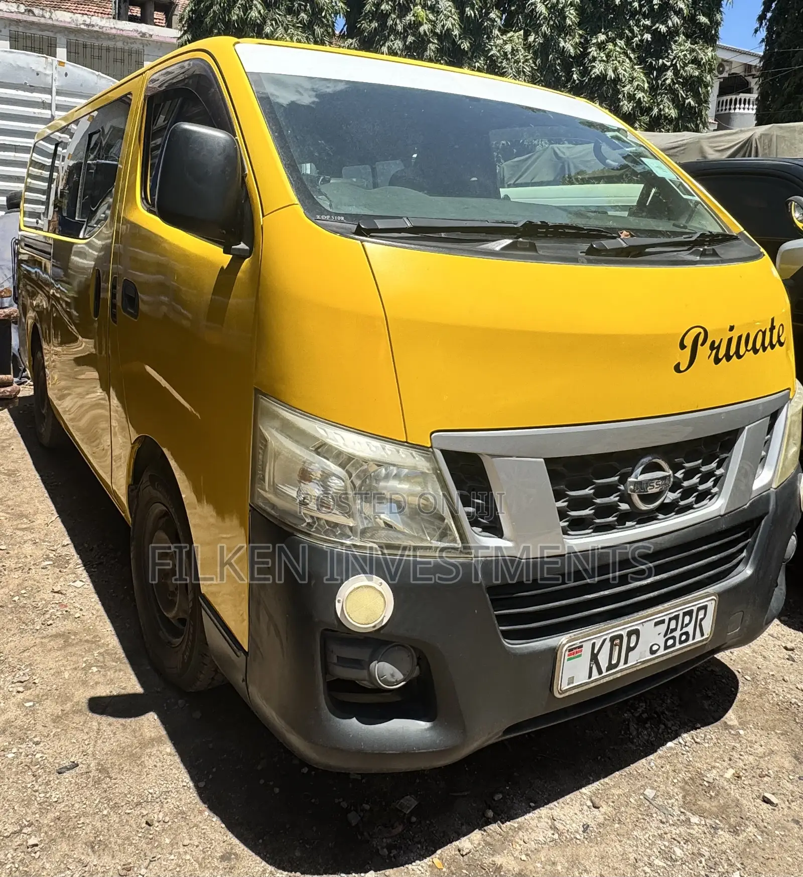 Nissan Caravan (Urvan) 2016 Yellow