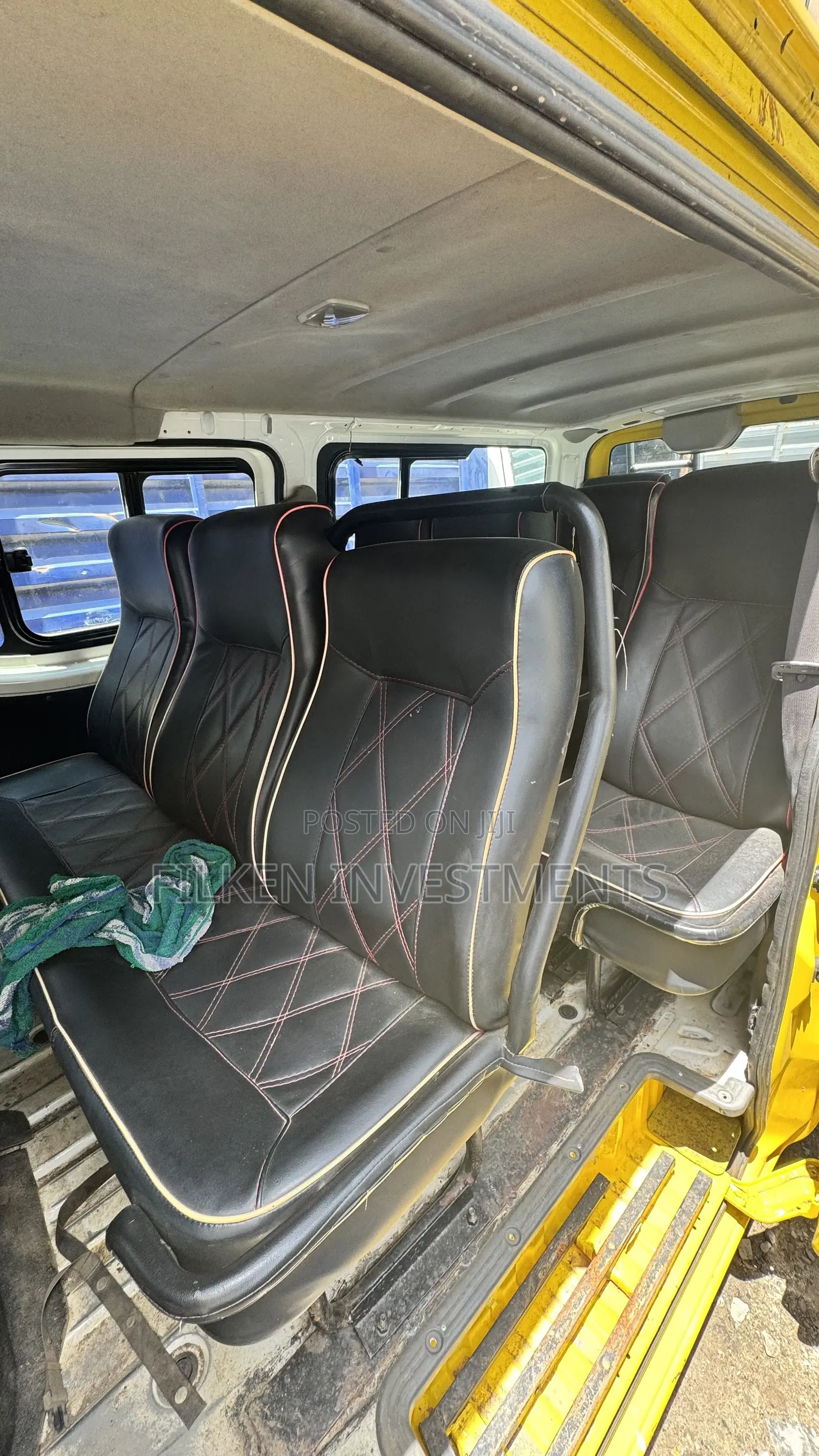 Nissan Caravan (Urvan) 2016 Yellow