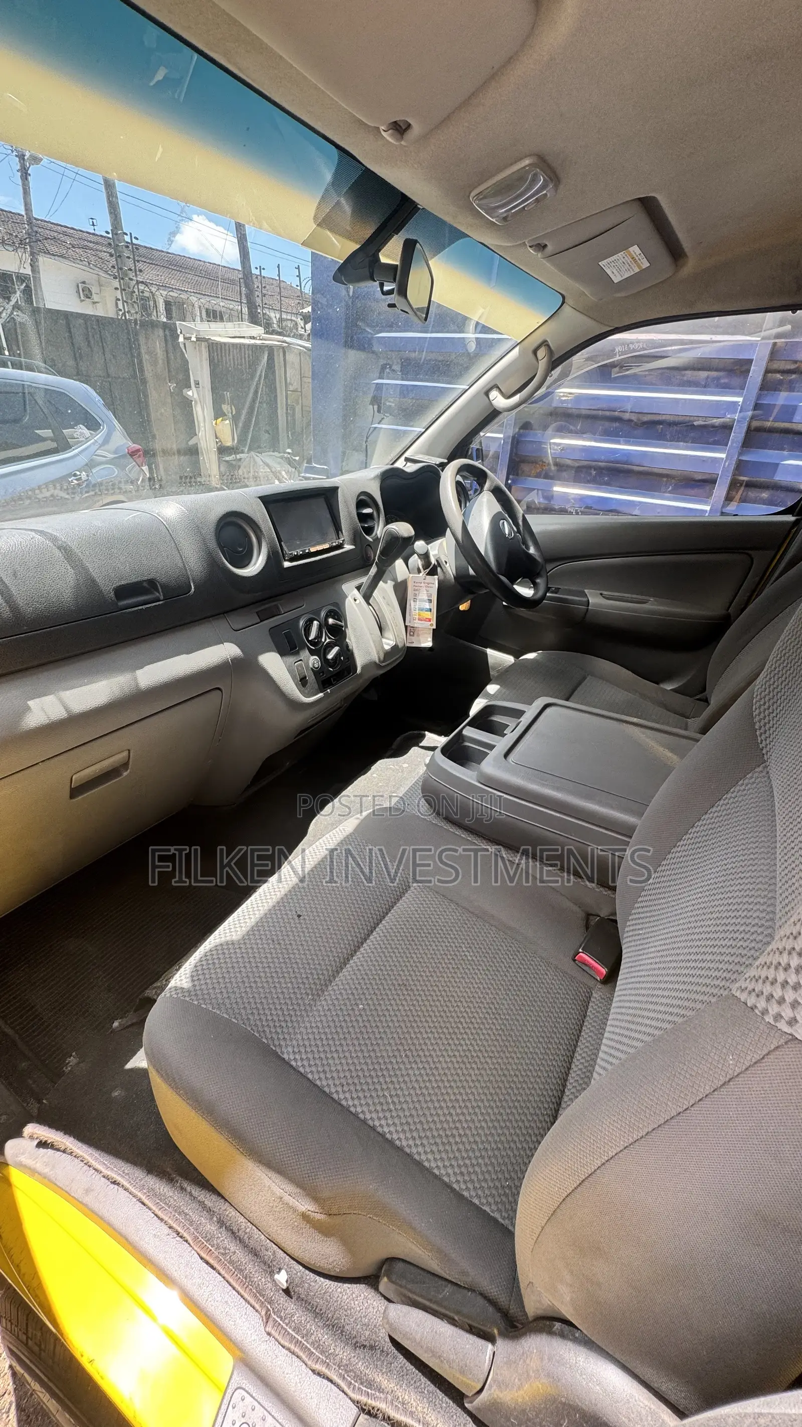Nissan Caravan (Urvan) 2016 Yellow