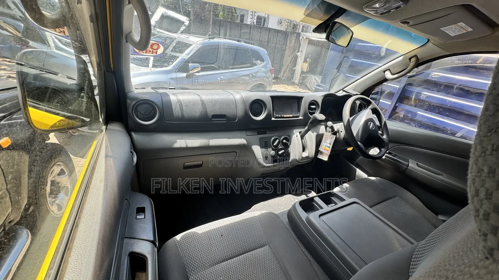 Nissan Caravan (Urvan) 2016 Yellow