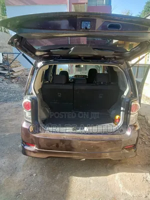 Toyota Rumion 1.5 FWD 2023 Maroon