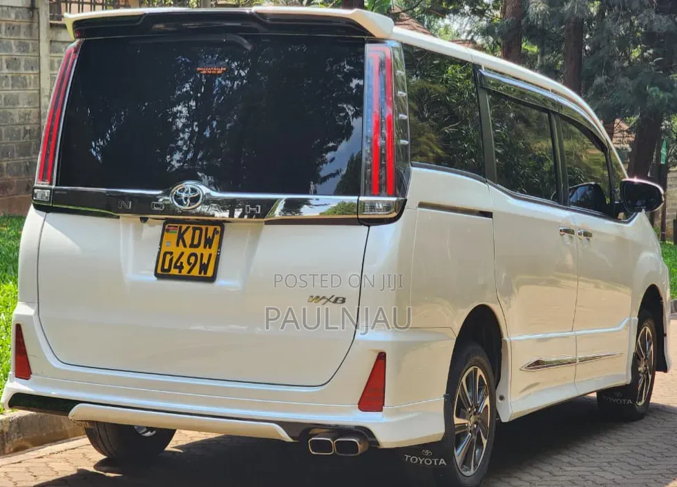 Toyota Noah 2018