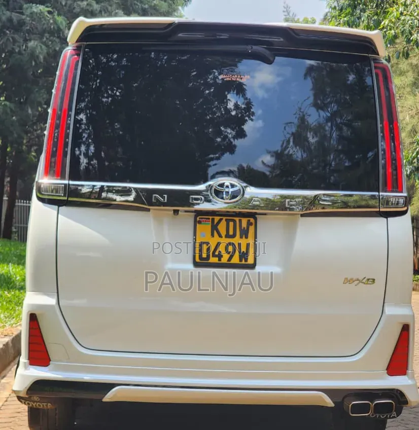 Toyota Noah 2018