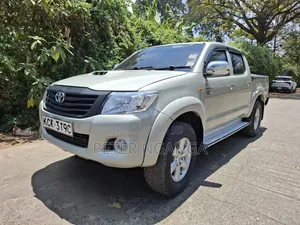 Toyota Hilux 2010 Gold