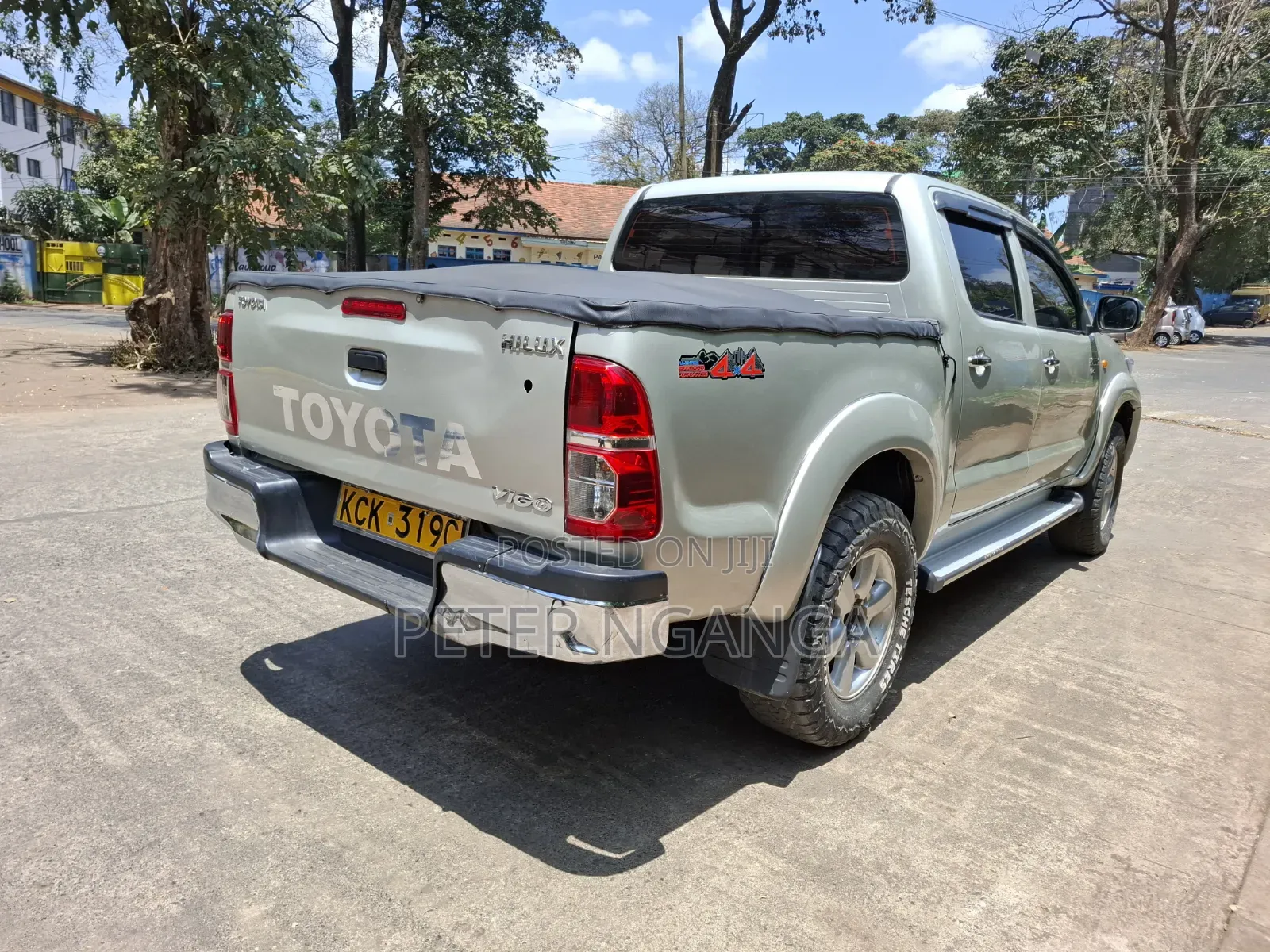 Toyota Hilux 2010 Gold