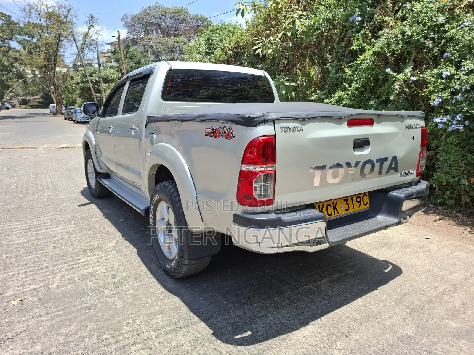 Toyota Hilux 2010 Gold