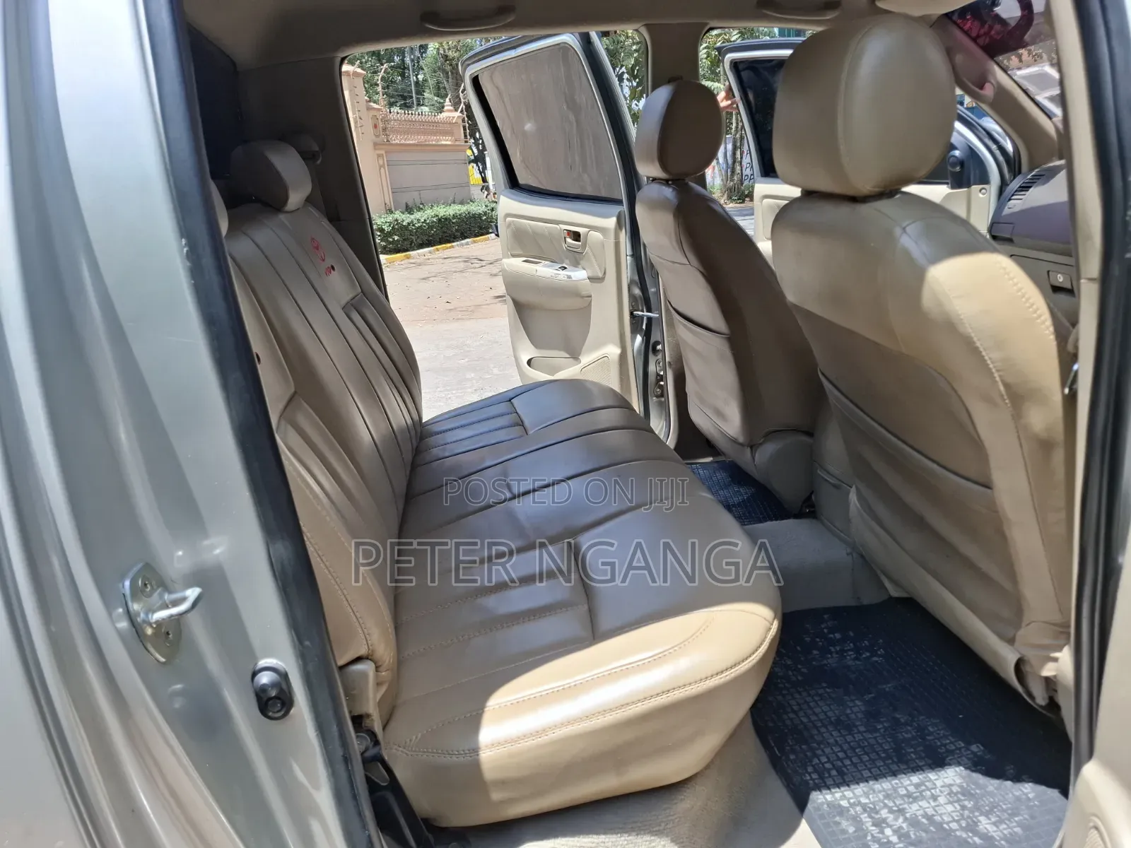 Toyota Hilux 2010 Gold