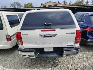 Toyota Hilux 2020 White