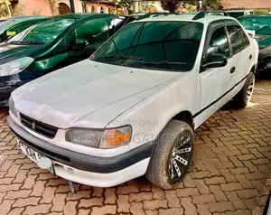 Toyota Corolla Sedan 1995 White
