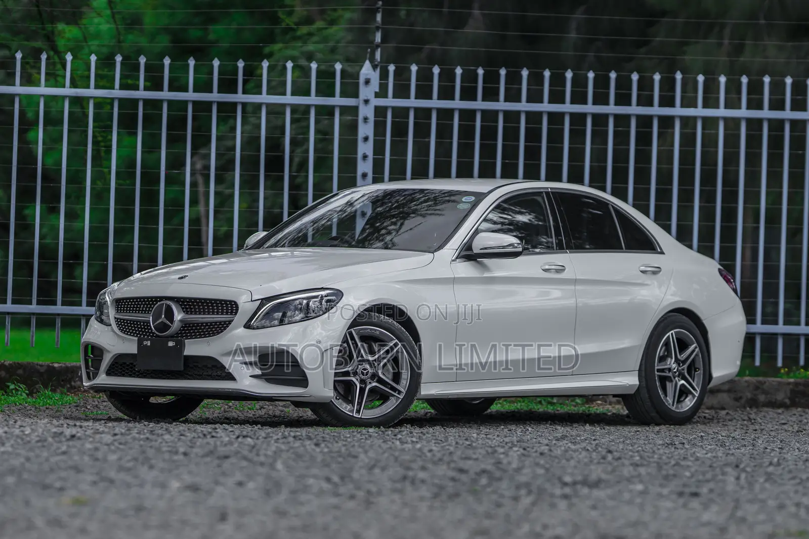 Mercedes-Benz C200 2019 Pearl