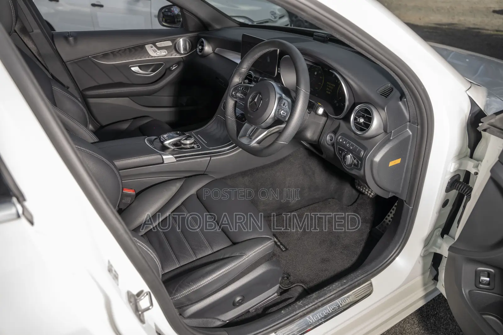 Mercedes-Benz C200 2019 Pearl