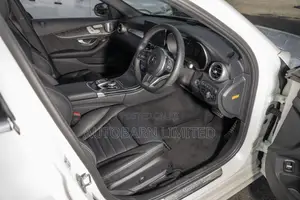Mercedes-Benz C200 2019 Pearl