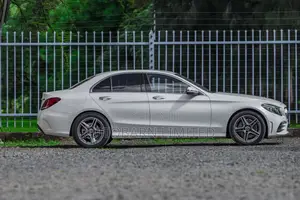 Mercedes-Benz C200 2019 Pearl
